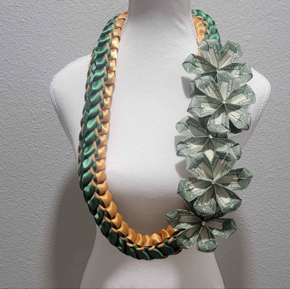 Graduation Money Lei